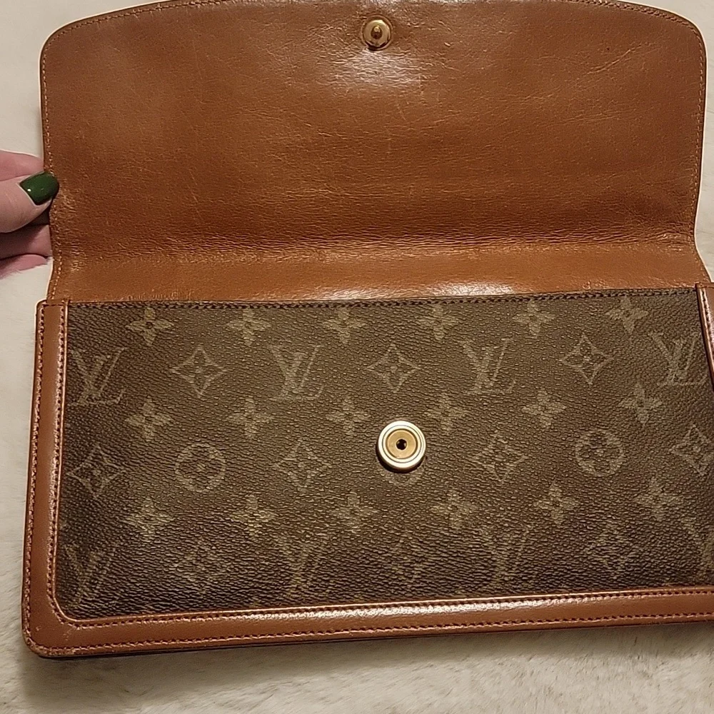 Louis Vuitton Brown Monogram Pochette Dam Clutch - Picture 3 of 13